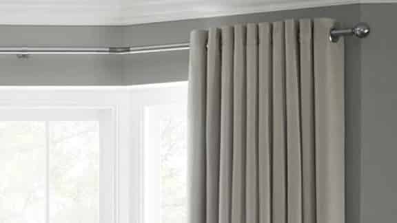 Curtain hardware for bay windows